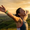 Cubenest Prémiový športový remienok na Garmin Watch QuickFit 22 mm žlto-sivý