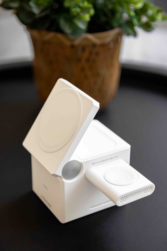 Cubenest 3v1 Bezdrôtová magnetická nabíjačka E311