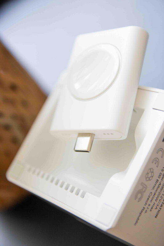 Cubenest 3v1 Bezdrôtová magnetická nabíjačka E311