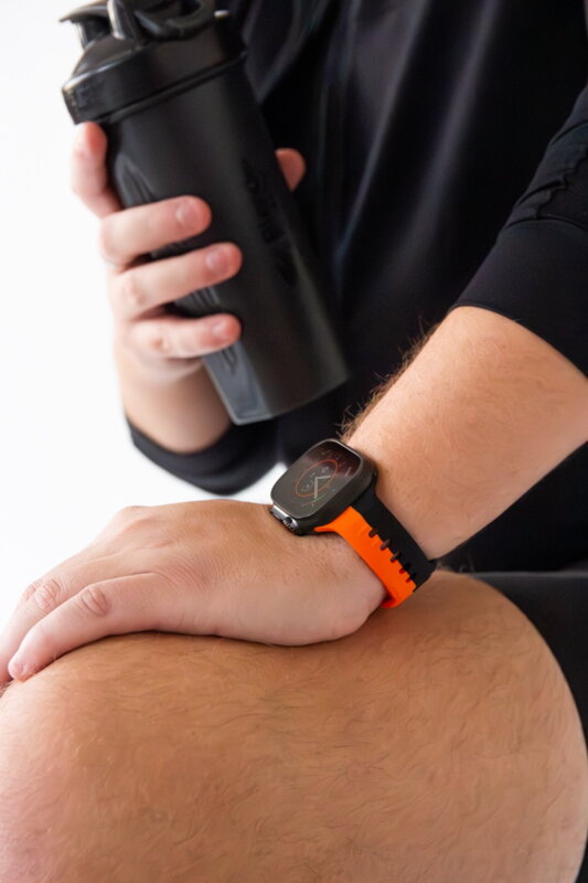 Cubenest Prémiový športový remienok na Apple Watch čierno-oranžový