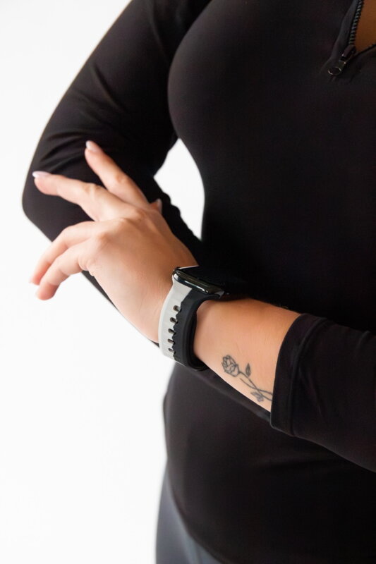 Cubenest Prémiový športový remienok na Apple Watch čierno-sivý